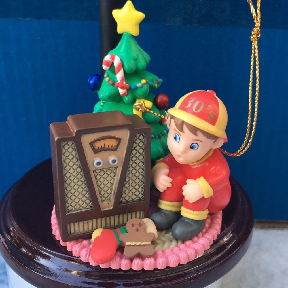 Christmas ornament invention radio 1930 Trevco Vintage